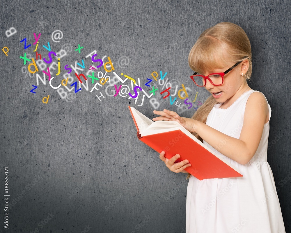 Child read. Stock 写真 | Adobe Stock Child read. Stock 写真 | Adobe Stock